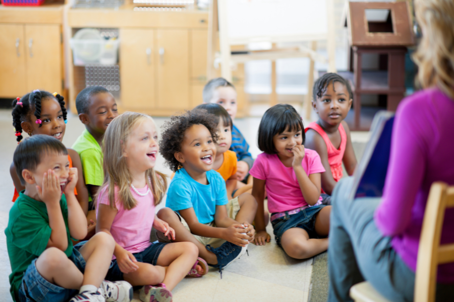 Como uma criança brasileira pode se integrar no sistema de educação na Itália